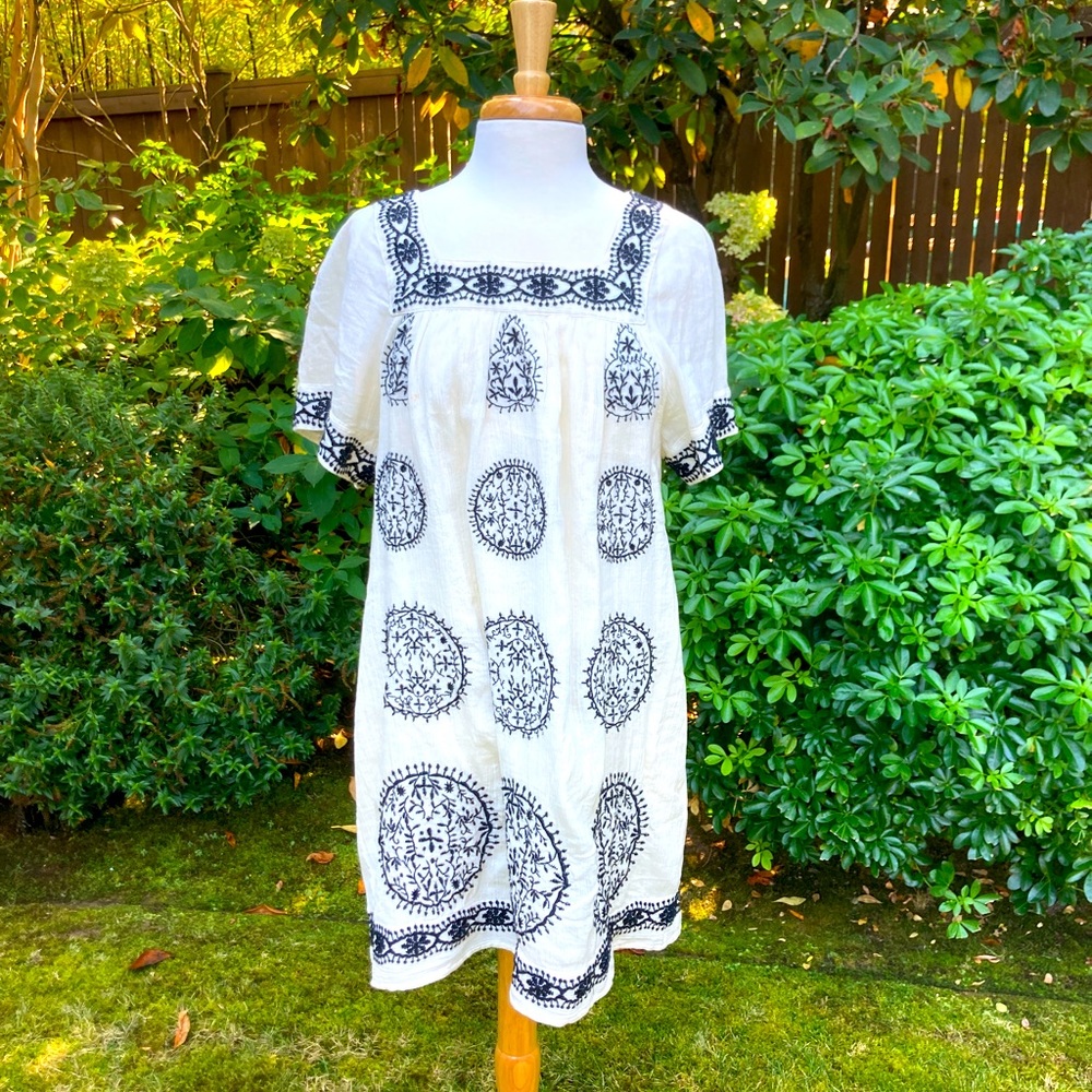 Beautiful patterned navy and white Top Shop linen dress